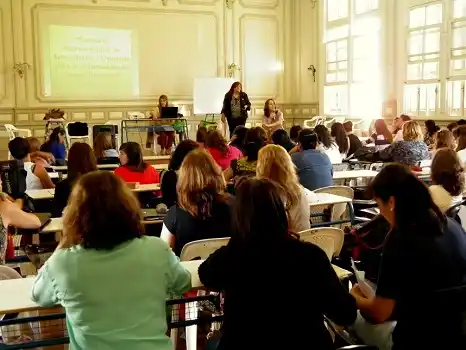 Unos 3.500 docentes se capacitan para ser directivos de escuelas