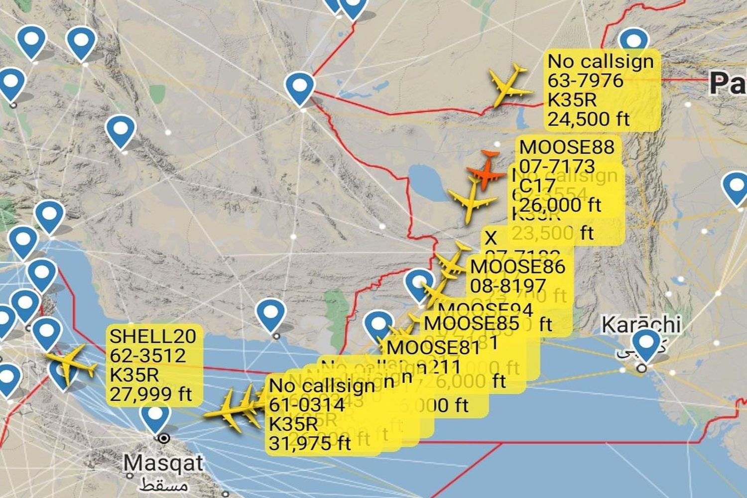 Enorme convoy de aviones estadounidenses registrados durante la retirada de Afganistán