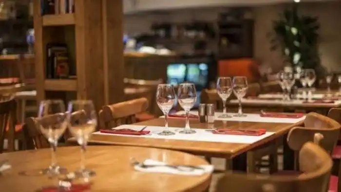 Habilitan en Mendoza la apertura de bares y restaurantes con reserva previa