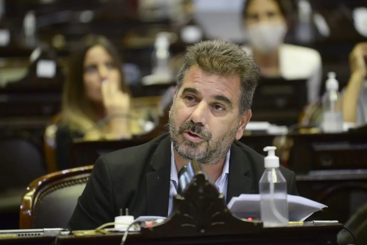 Cristian Ritondo en su banca de Diputados, impulsando la medida judicial del PRO para frenar la reestructuración de la AGN.