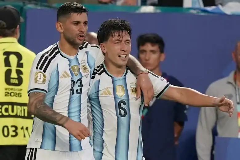 Cristian "Cuti" Romero y Lisandro Martínez.