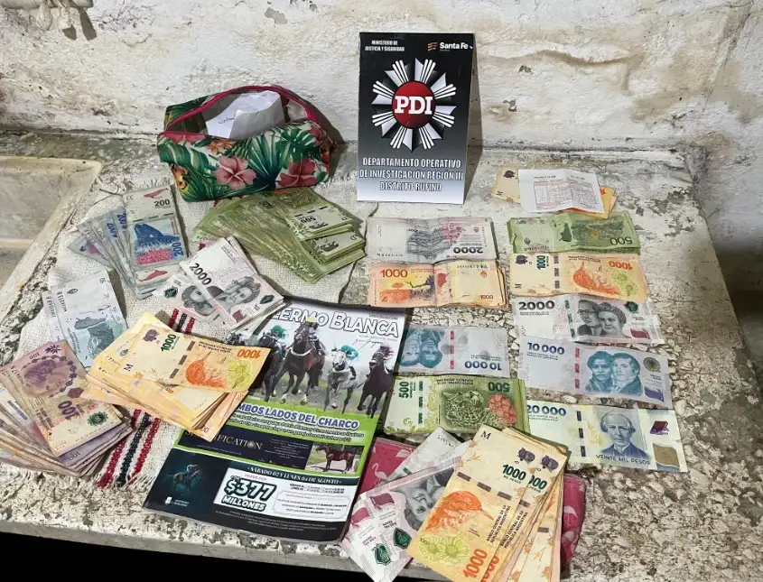 Parte de lo secuestrado en uno de los allanamientos. Foto: PDI