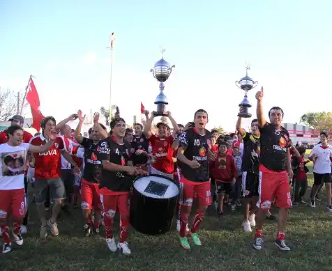 Ecos del campeón: Central festejó y Larroque se vistió de rojo
