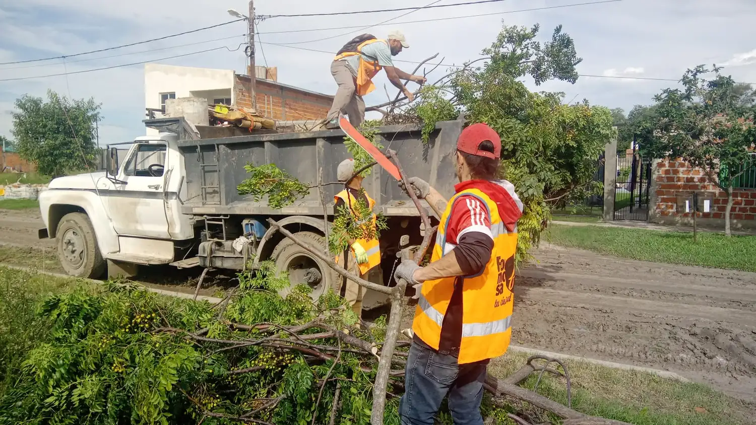 Avanzan los operativos para erradicar de microbasurales en Formosa