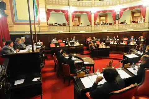 Elecciones 2013: Bonaerenses deciden en plesbicito si se baja la edad mínima para ser concejal