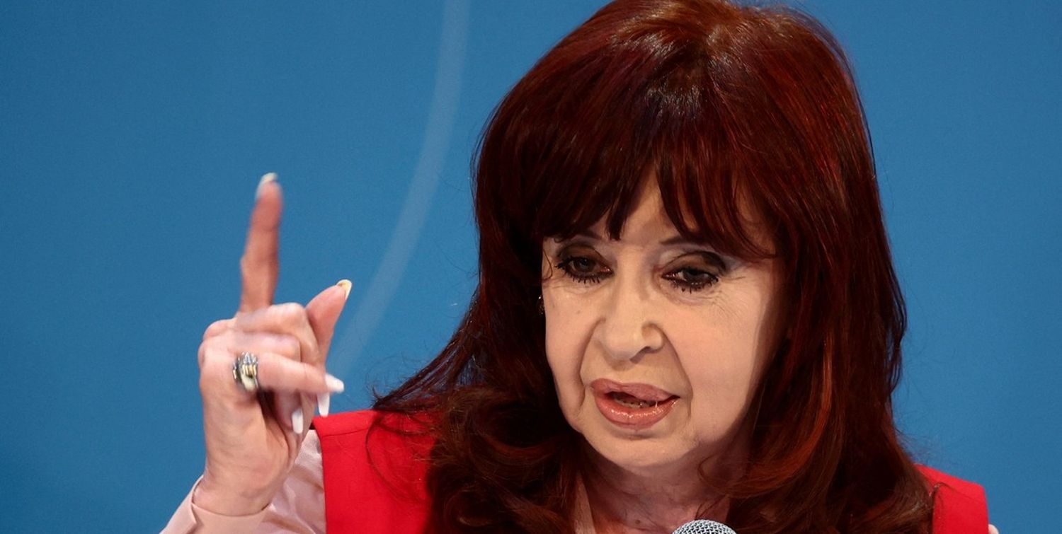 “Mafia y delirio, peligroso binomio”: Cristina Kirchner apuntó contra Milei, Macri y la Corte Suprema