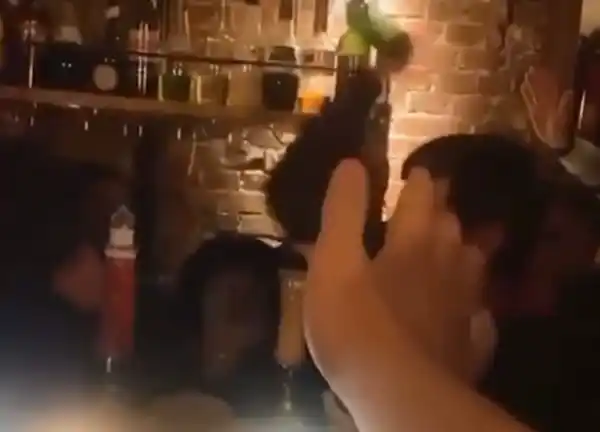 El momento de la agresión quedó filmado