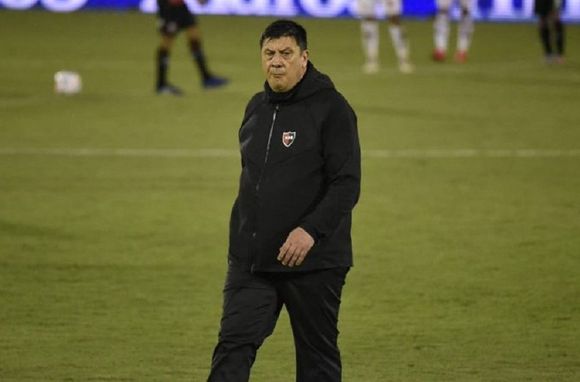 El Mono Burgos deja de ser el director técnico de Newells y ya hay nombres para reemplazarlo