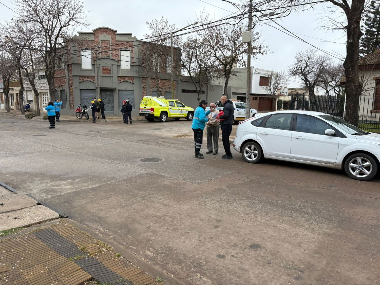 Tránsito, Bomberos y SIES 107 atendieron la situación.