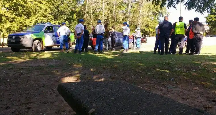 Tras golpear a la policía, denunciaron que les tiraron agua