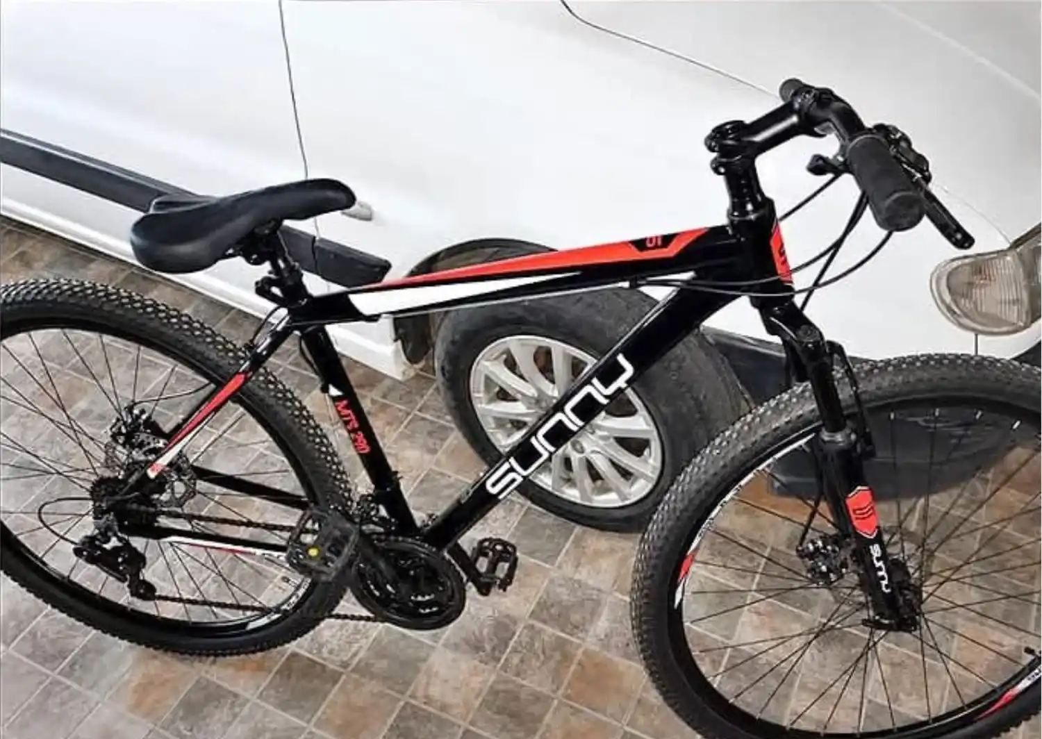 La bicicleta robada es de estilo mountain bike.