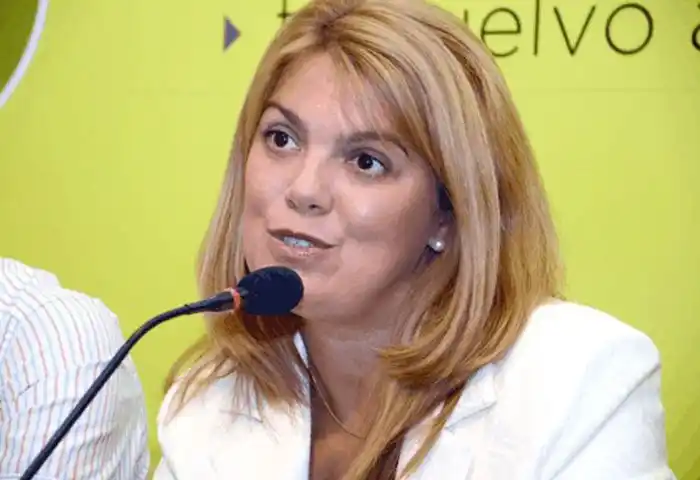 Senadora Szelagowski evoluciona favorablemente a un mes del accidente