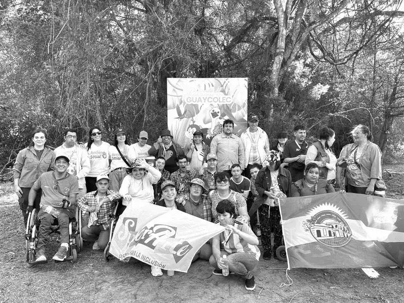 Divertida excursión de jóvenes de
talleres Super Arte en Guaycolec