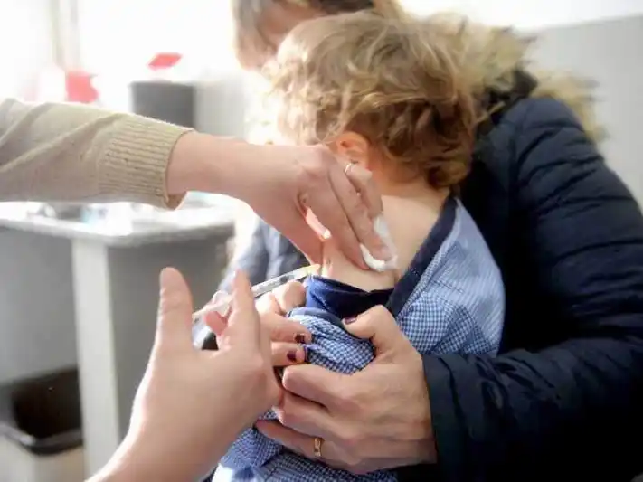 Recomiendan verificar que menores tengan
las dos dosis de Triple Viral antes de viajar