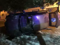 Vuelco de un auto a la madrugada