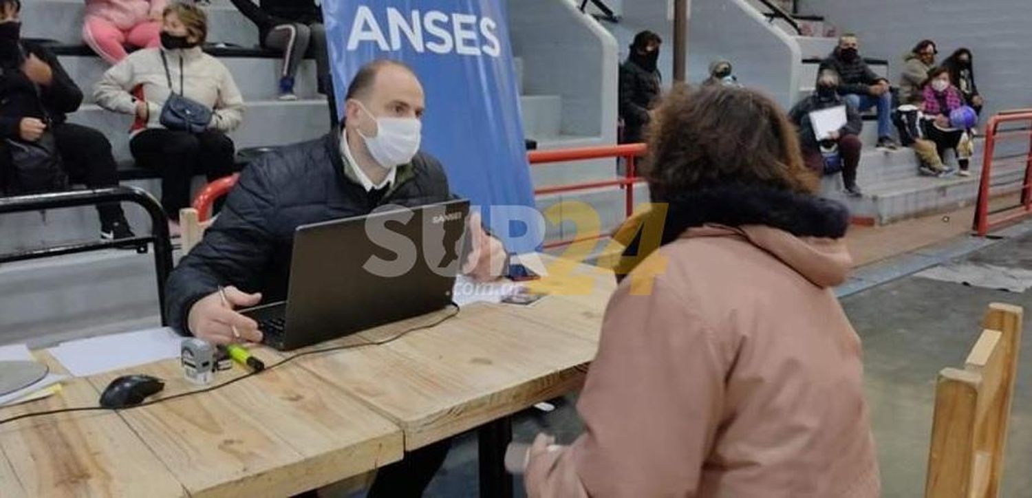 Operativo interagencial de Anses y PAMI en tres barrios de Venado