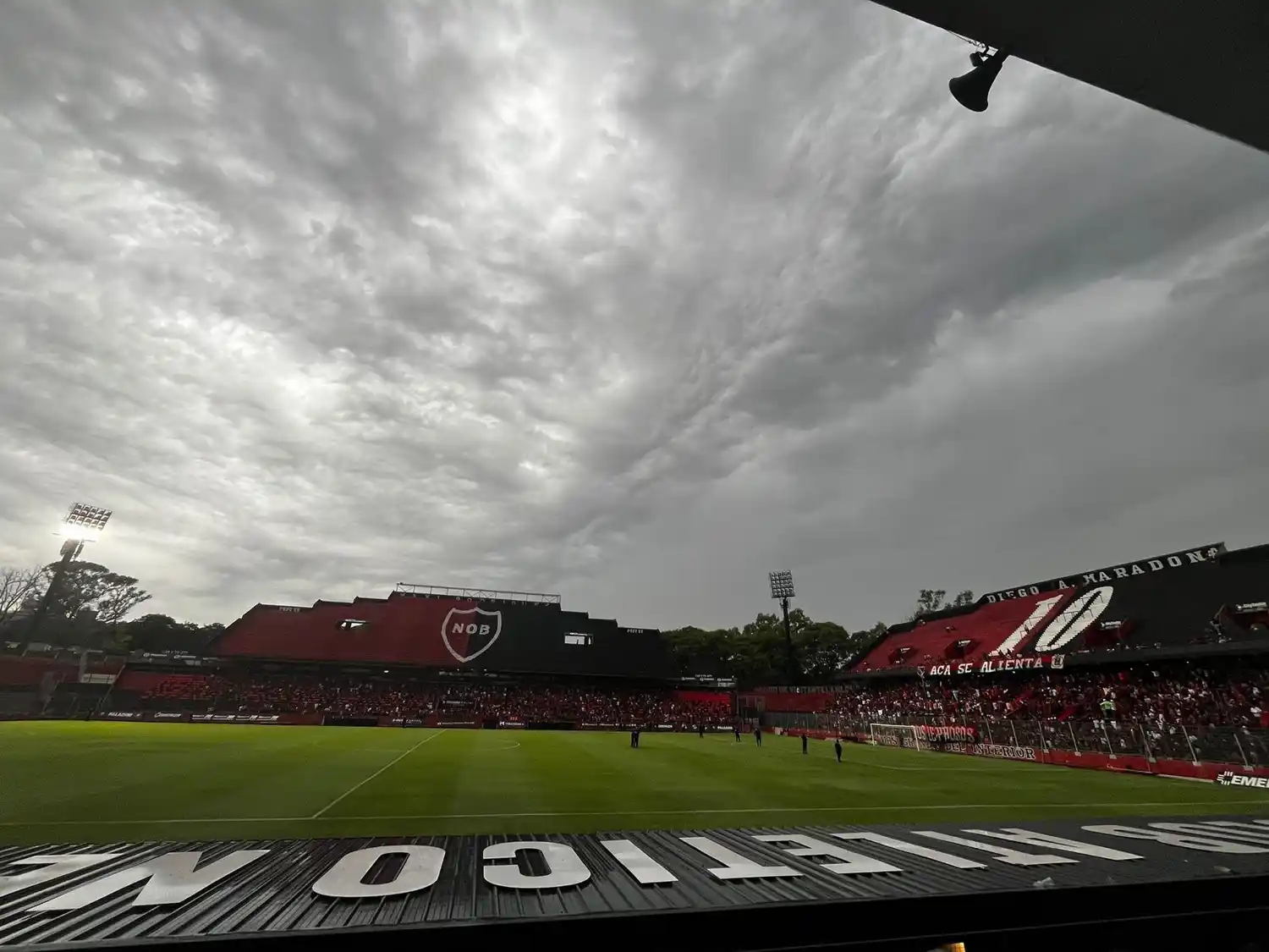 Newell´s celebró su tradicional banderazo en al previa del clásico