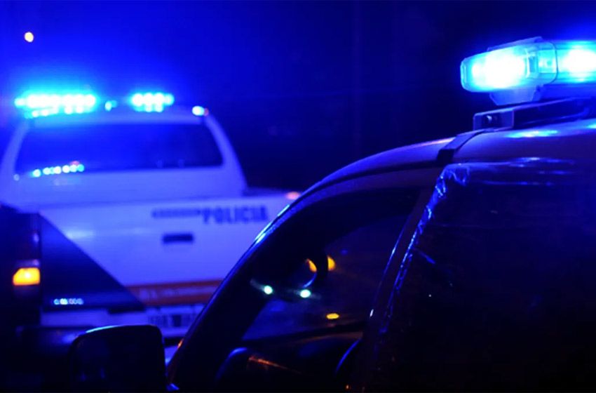 Crimen en Granadero Baigorria: balearon a un hombre en la cabeza y la policía encontró un arma en un auto abandonado