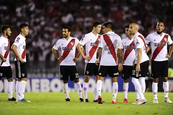 River no pudo quebrar a Independiente Santa Fe y empató sin goles