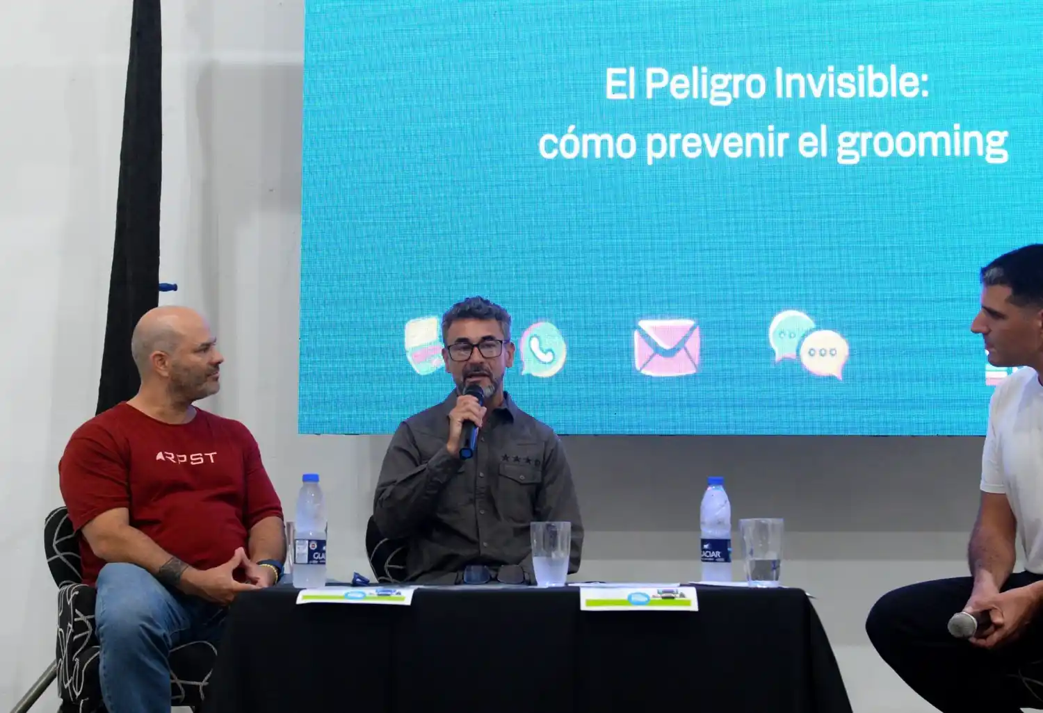 El taller forma parte de la campaña "Construyendo entornos digitales seguros para adolescentes".