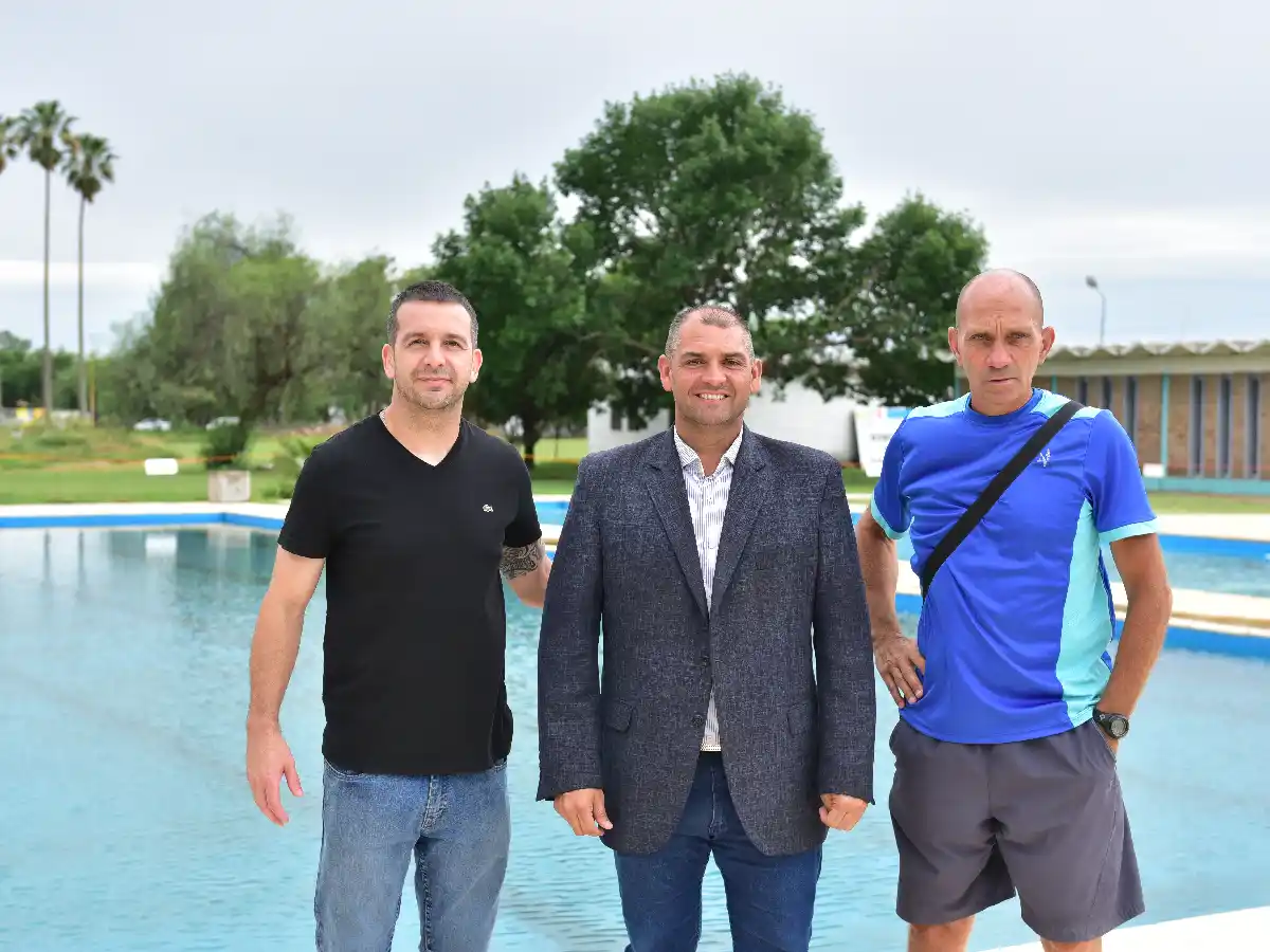 Inscriben para natación y otras actividades en el Polideportivo Municipal
