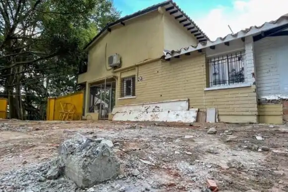 Fue demolida la casa - museo del narco colombiano Pablo Escobar