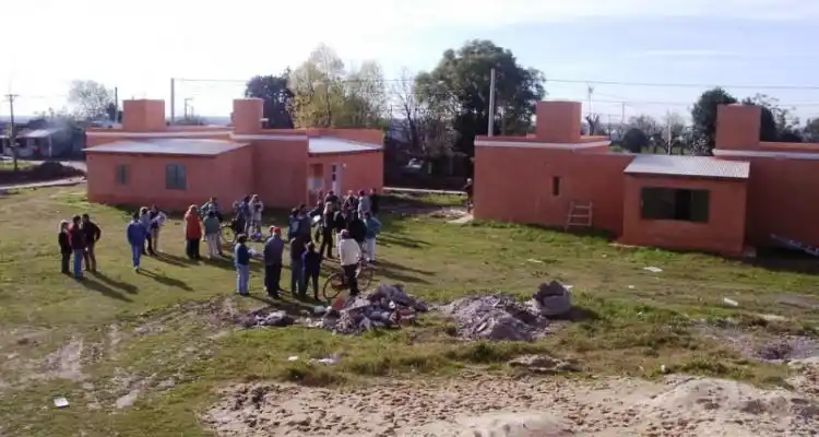 Creus ordenó monitoreo de salud en el barrio 49 Viviendas