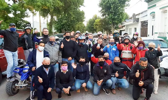 “Locos por los cuatris” llegó con leche, juguetes y ropa