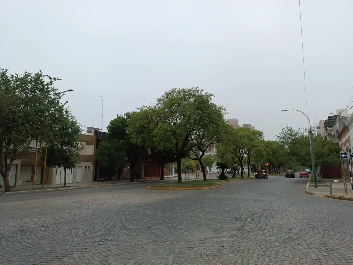 La temperatura máxima para hoy es de 27 °C