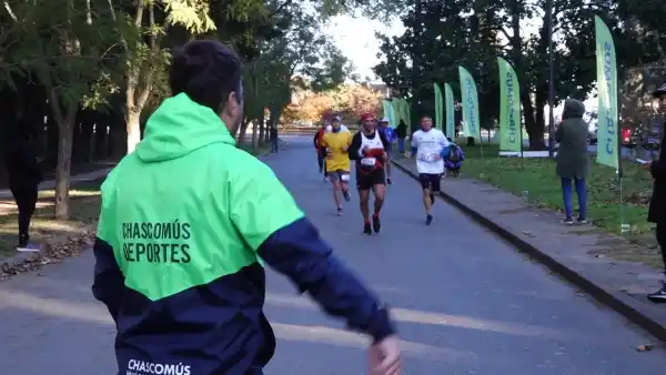 Más de 120 corredores participaron de la cuarta fecha del circuito de calle 2022