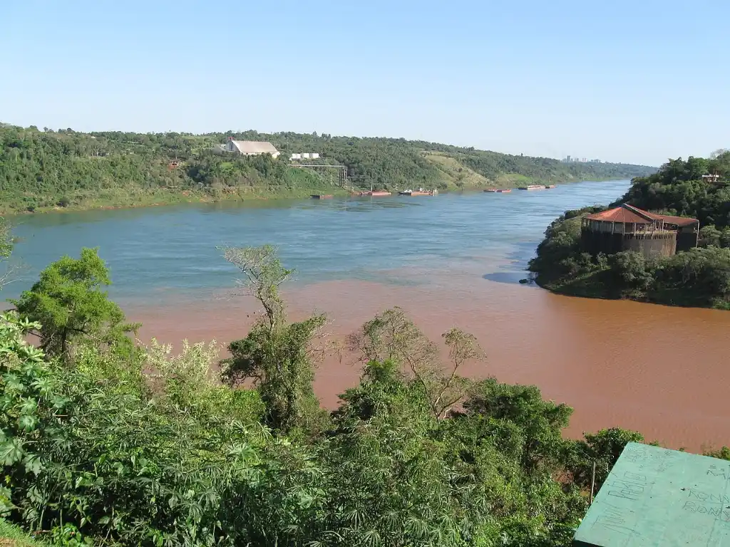 Encontraron  un cuerpo flotando en el río Paraná con un disparo en la cabeza