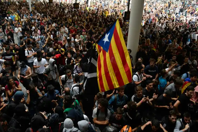 Altercados en Cataluña ante las duras penas para los líderes independentistas