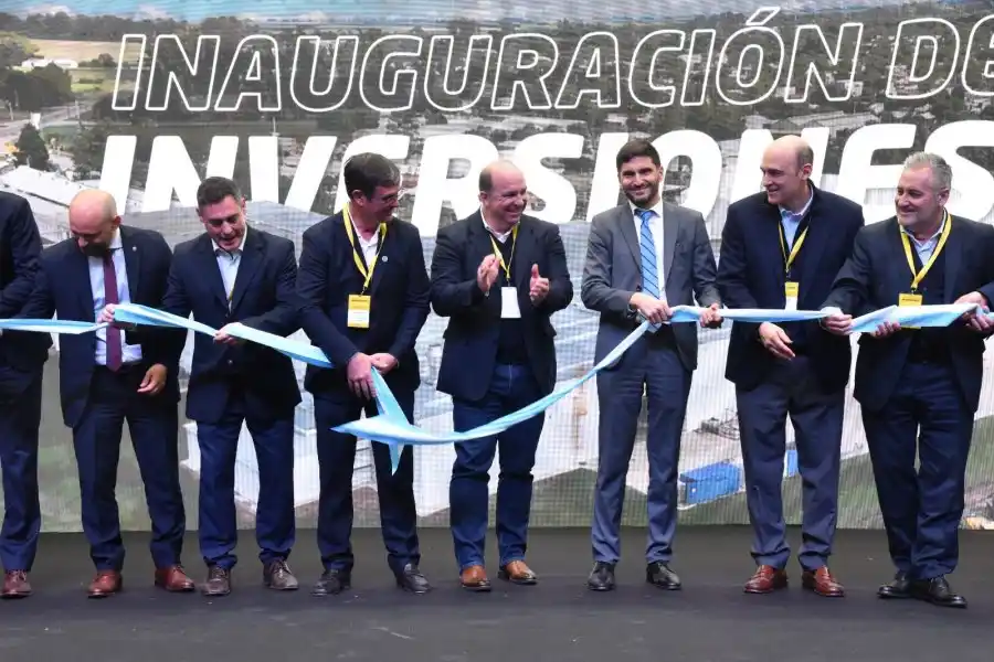 El Gobernador participó de la inauguración de inversiones de John Deere en su planta de Las Rosas
