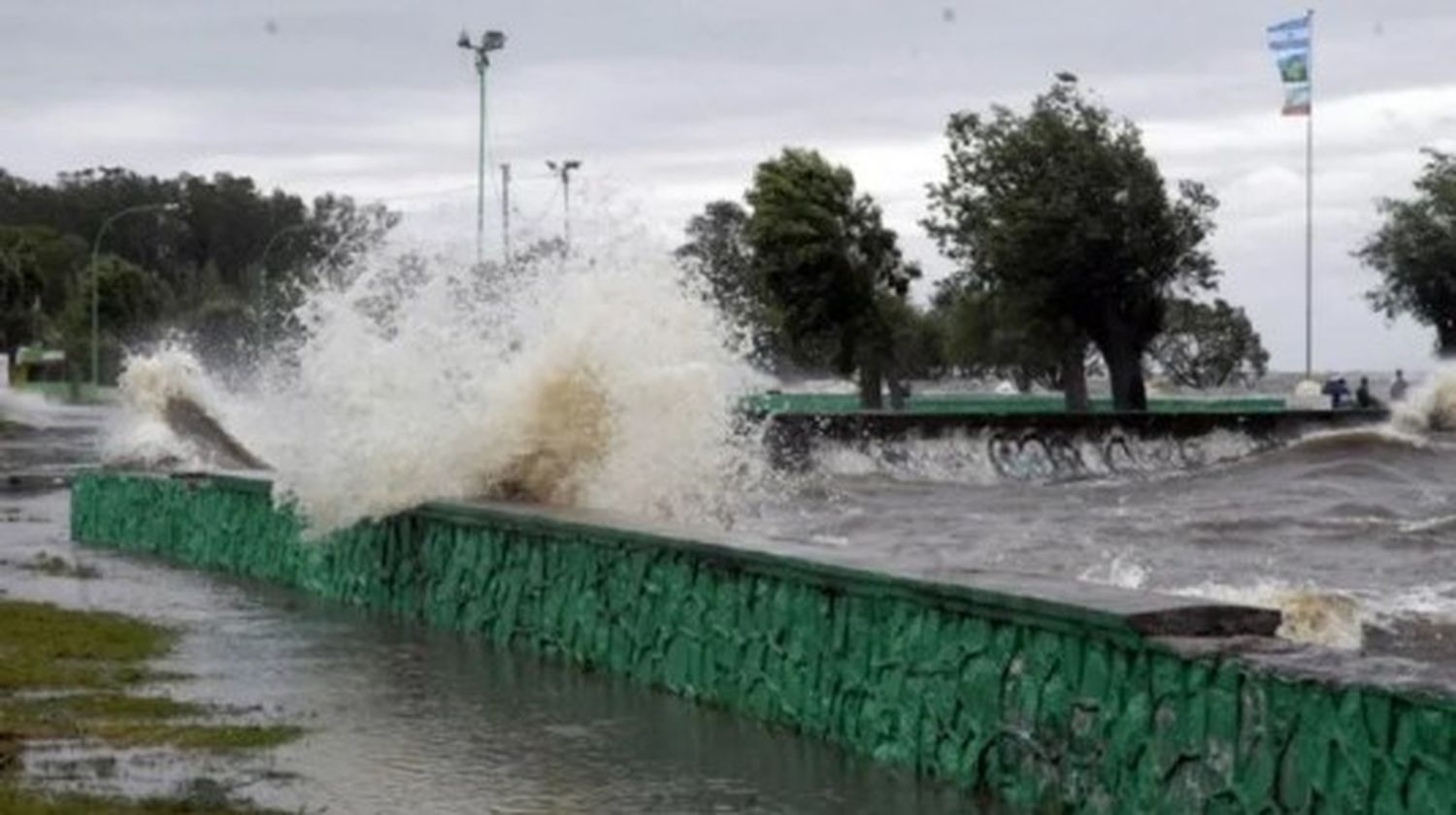 Podría superar el incremento del nivel del agua ocurrido con la sudestada anterior.