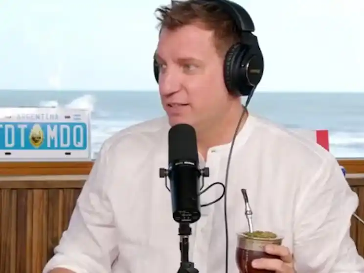 El conductor causó revuelo en redes ante su comentario sobre la conductora