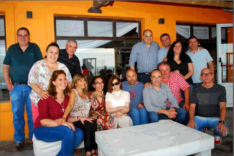 La promoción 1980 homenajeó a su maestra de séptimo grado
