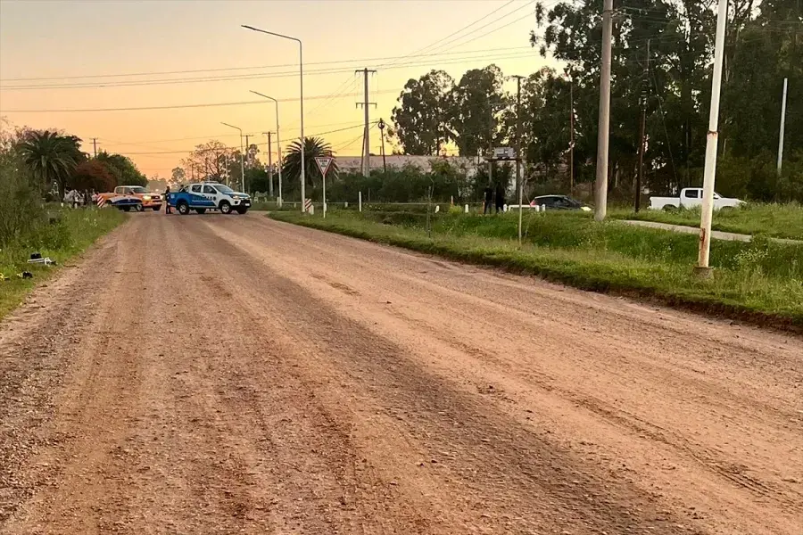 Investigan la muerte de un joven motociclista que fue hallado en una cuneta, tenía droga y dinero en efectivo