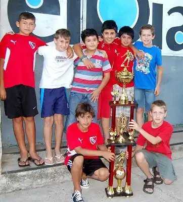 La 2003 de Independiente la rompió en San Salvador