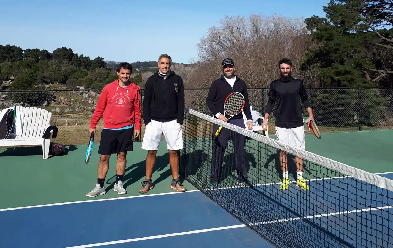El partido inaugural de segunda: Zarini-Rodríguez vs. Belgrano-Darhanpé.