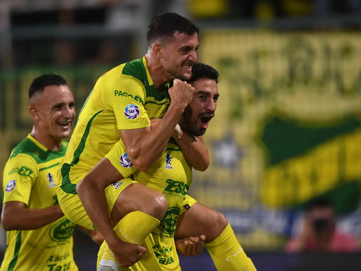 Defensa goleó a Central