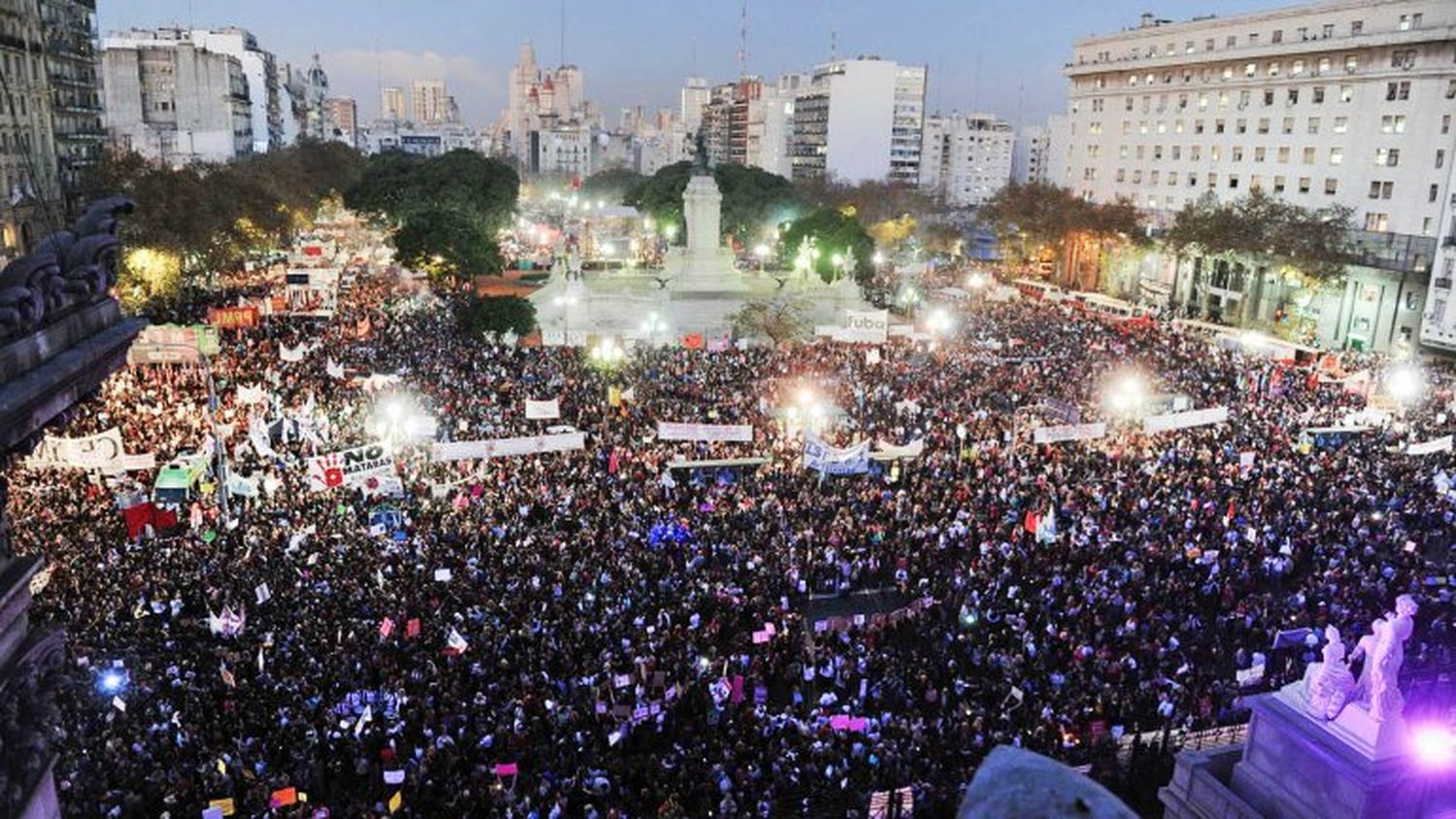 Una multitud participó del acto #NiUnaMenos