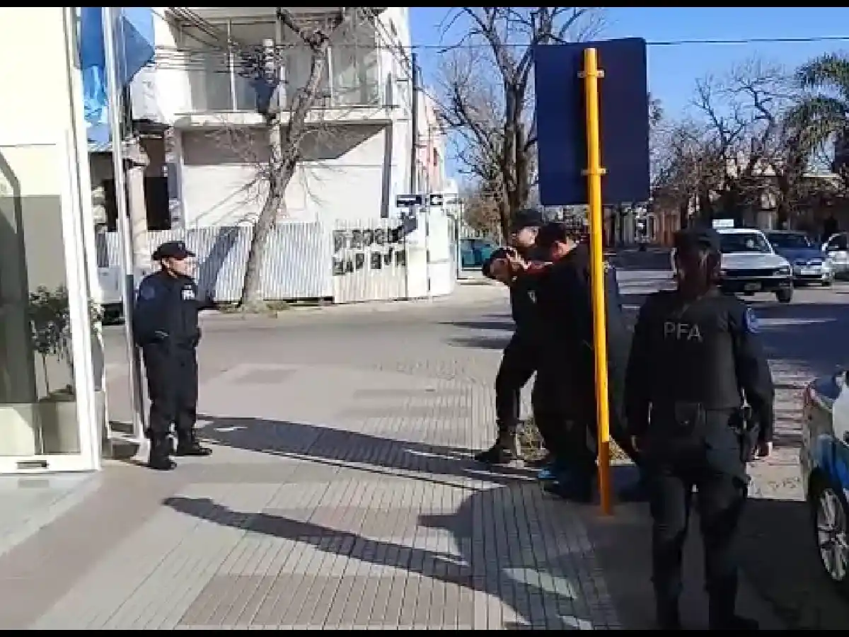 La Federal detuvo a dos vecinos de Arroyito por supuesta venta de droga 