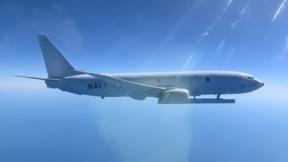 Caza Su-35 ruso intercepta avión P-8A con radar avanzado en mision de inteligencia cerca de la península de Crimea
