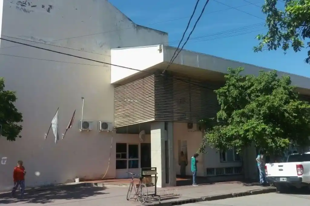 Siete años de prisión por tirar por las escaleras a su pareja y golpearla delante de sus hijos