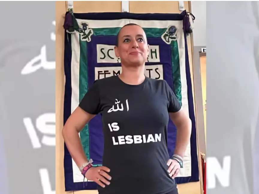 La activista LGTBIQ marroquí Ibtissame Lachgar, detenida por blasfemia tras mostrar en redes sociales una foto en la que viste una camiseta con la inscripción: "Alá es lesbiana".