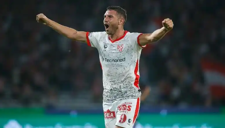 Racing aseguró el fichaje del goleador Adrián Martínez