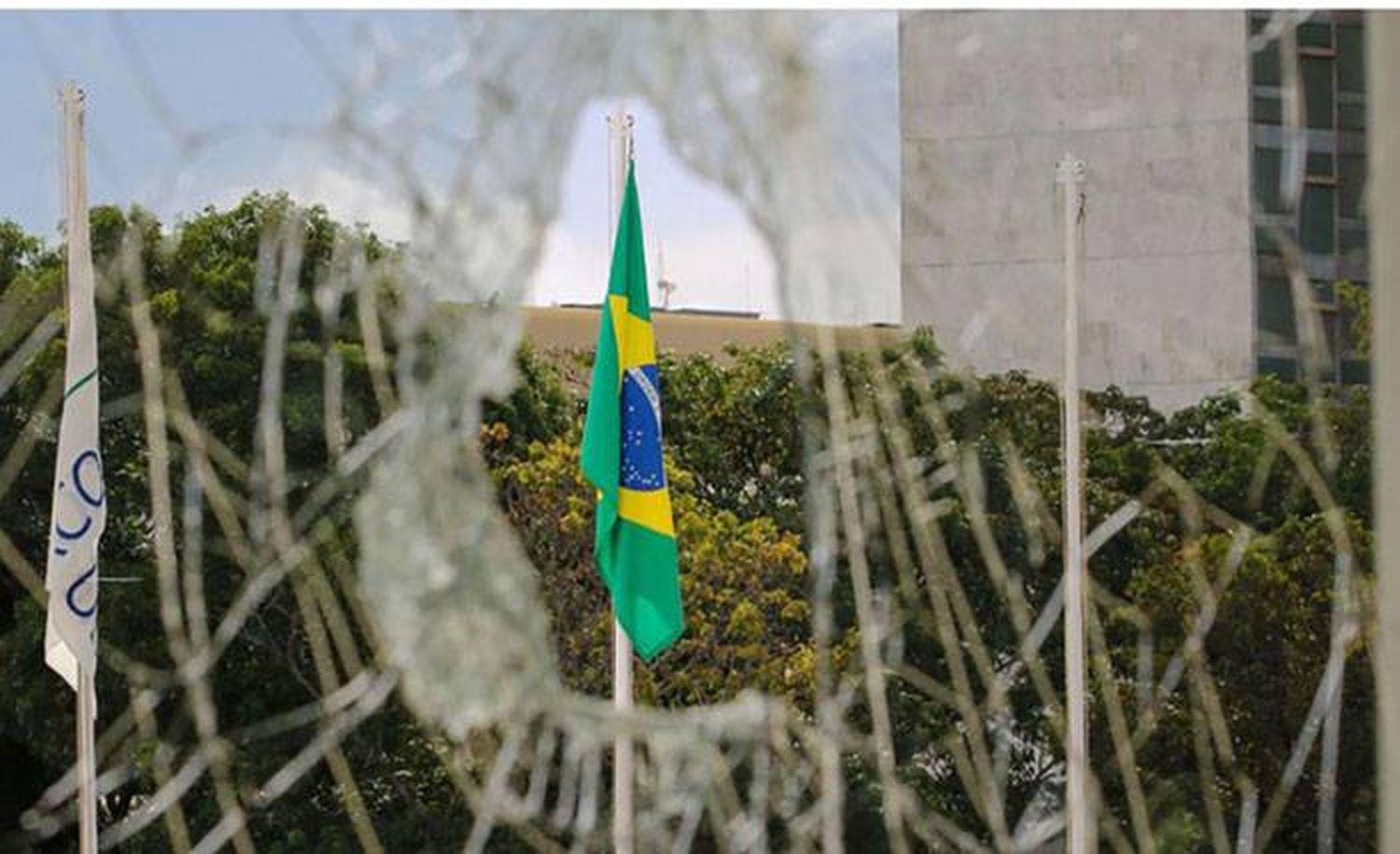 Tres torres de transmisión fueron derribadas  en Brasil en aparente acto de sabotaje