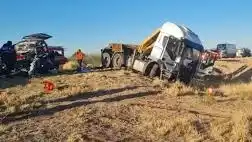 Tragedia en la ruta: tres muertos y dos nenas en estado crítico tras un choque frontal