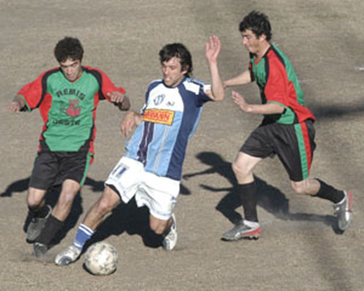 Juvenil del Norte  trepó a la punta