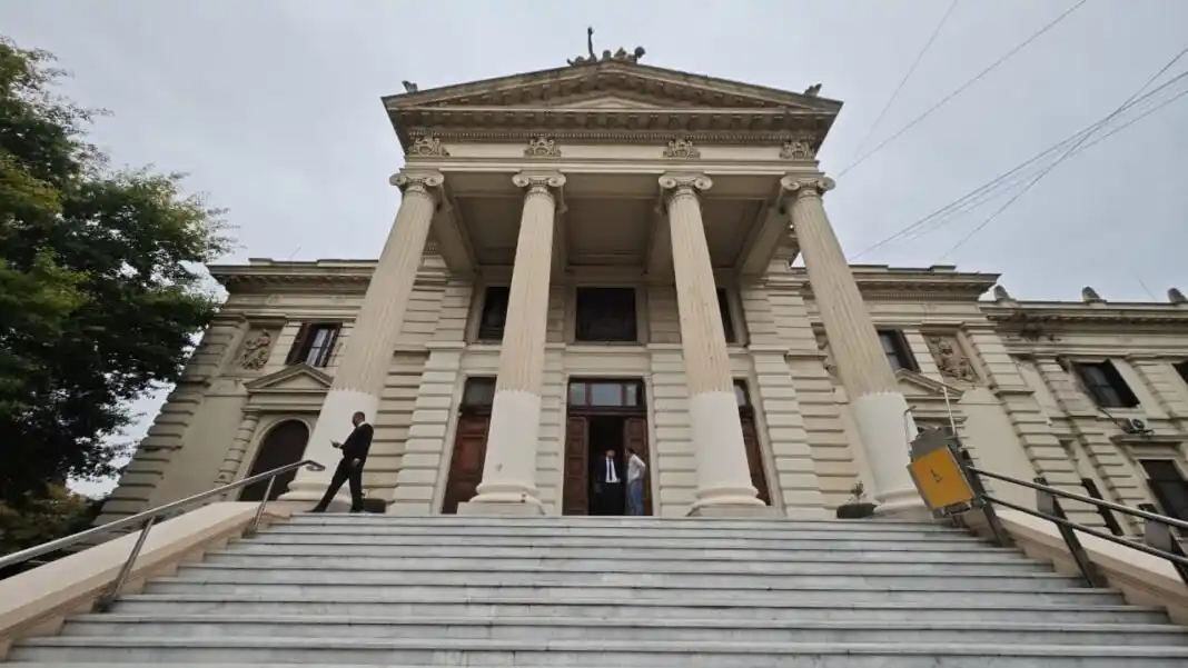 La condena contra Cristina Kirchner paralizó las actividades de la Legislatura bonaerense. Los principales proyectos que quedaron en agenda.